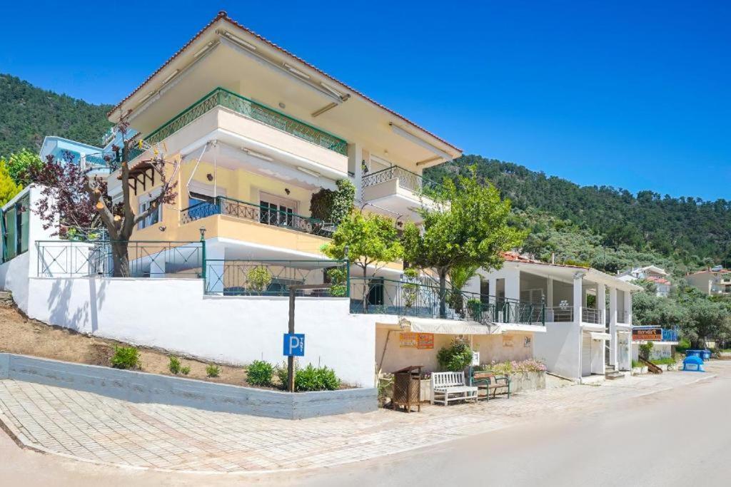 クリッシ・アモウディア Golden Beach Maisonettesヴィラ エクステリア 写真