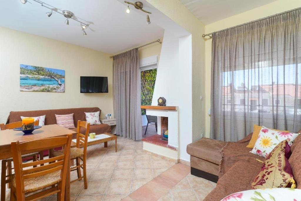 クリッシ・アモウディア Golden Beach Maisonettesヴィラ 部屋 写真